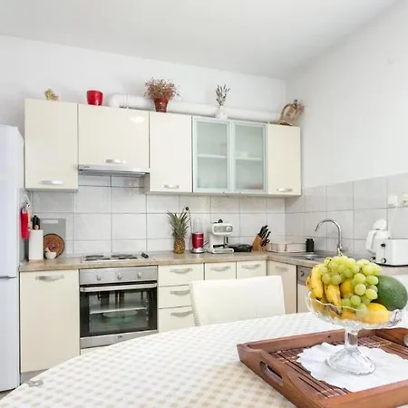 House Ose * Mirce