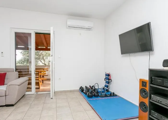 House Ose Nyaraló *